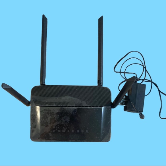 D-Link AC1200 Wireless Router - Black - Picture 2 of 2